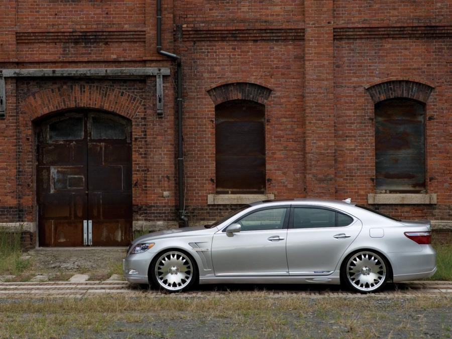  Lexus LS600h by Wald 2007 года  (фото 4 из 7)